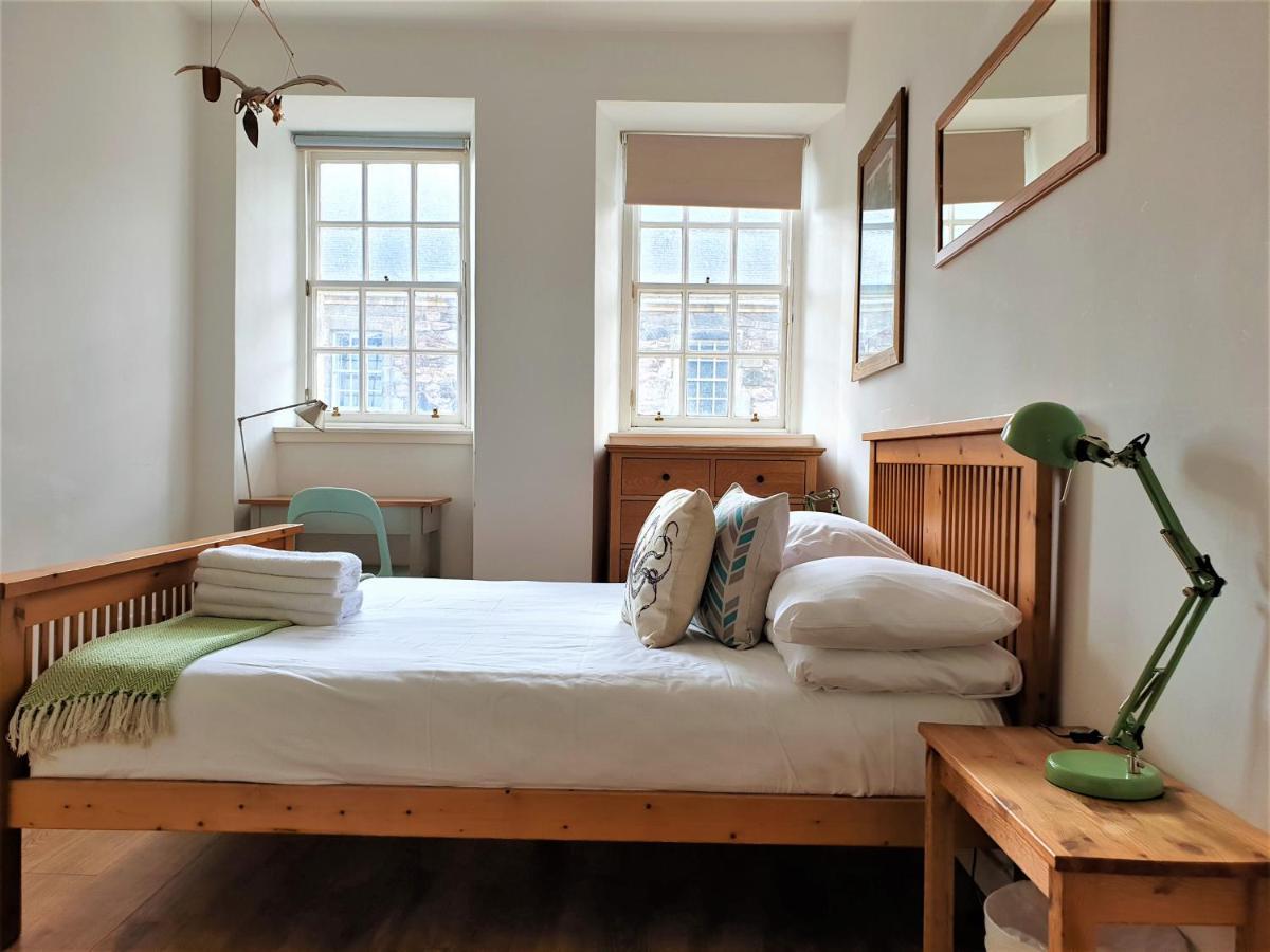 Canongate - Spacious And Historic 2 Bed Flat On Royal Mile Apartamento Edimburgo Exterior foto